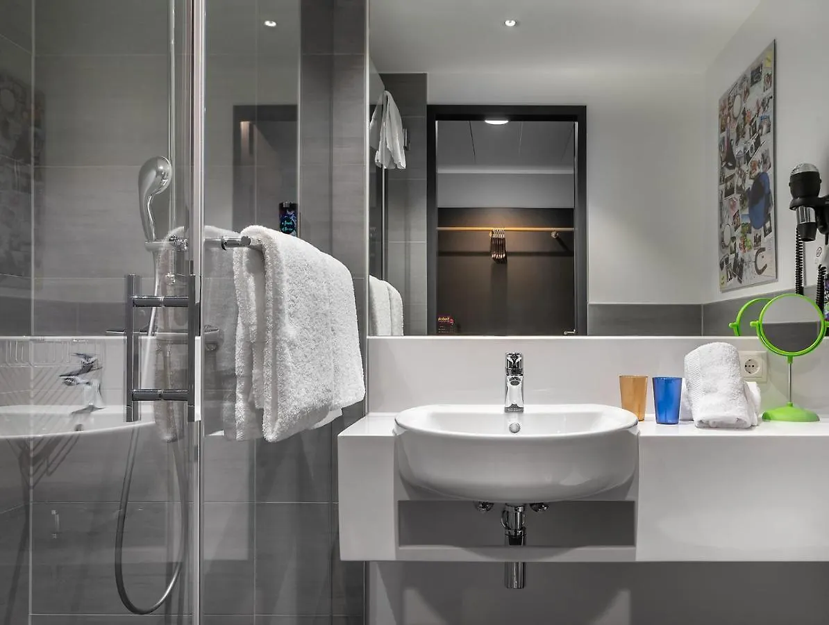 Holiday Inn - The Niu, Fury Aschheim Messe By Ihg 3*,